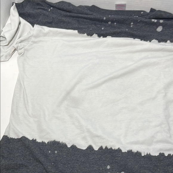No Boundaries Black and White Short Sleeve Tee with Graphic Design - Picture 10 of 10